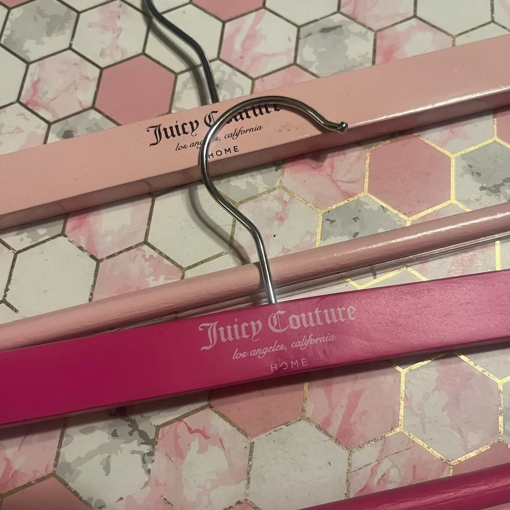 2 Pink Juicy Couture blanket hangers - Picture 2 of 2